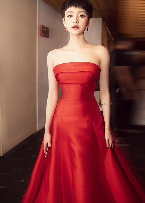 Khi fan hỏi về tin đồn tình cảm với B Ray, Hiền Hồ phủ nhận: “Chưa một lần chạm mặt, chưa một lần nói chuyện. Có gì nhầm lẫn không vậy em”.