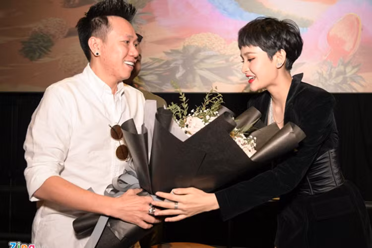 Hiền Hồ từng được Trấn Thành và Trường Giang mai mối cho diễn viên hài Anh Đức. Tuy nhiên, nữ ca sĩ cho biết cô chỉ coi Anh Đức là bạn. Ảnh: Zing