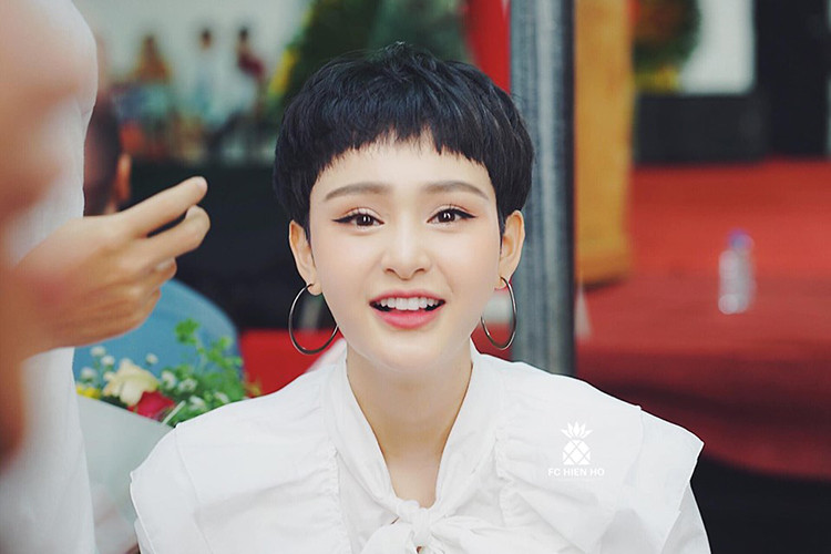 Theo Zing, quản lý của Hiền Hồ từ chối đưa ra lời bình luận cụ thể về tin đồn tình ái giữa Hiền Hồ và chồng cũ của DJ Tít.