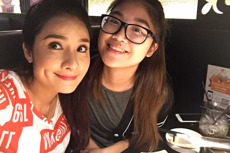 Cát Tường không tiết lộ danh tính và hình ảnh chồng cũ. Theo lời kể của nữ MC, cô yêu chồng cũ ngay lần đầu gặp và 4 tháng sau có bầu.