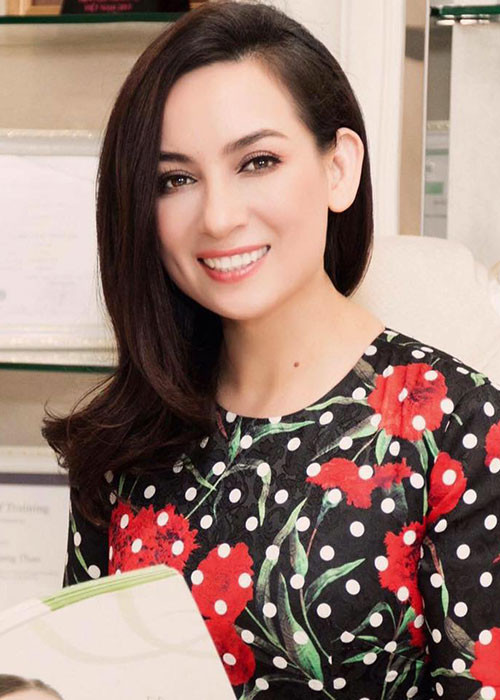 “Trước khi hát, tôi luôn gửi lời chào, lời chúc công ty ngày càng phát triển, phát tài. Tôi hoàn toàn không thể hiện sự tin tưởng vào uy tín của công ty như thông tin Alibaba đề cập”, Phi Nhung chia sẻ trên Người dưa tin.