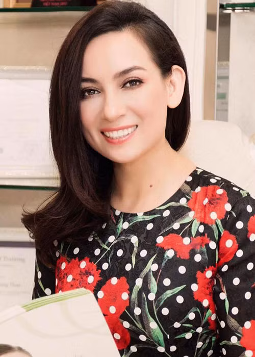 “Trước khi hát, tôi luôn gửi lời chào, lời chúc công ty ngày càng phát triển, phát tài. Tôi hoàn toàn không thể hiện sự tin tưởng vào uy tín của công ty như thông tin Alibaba đề cập”, Phi Nhung chia sẻ trên Người dưa tin.