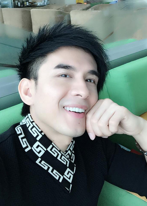 “Bên họ cũng làm việc uy tín, thanh toán tiền bạc đầy đủ cho nghệ sĩ nên chúng tôi không phân vân gì. Còn việc họ có hoạt động sai phạm thì tôi không nắm hết được”, đại diện ca sĩ Đan Trường chia sẻ.