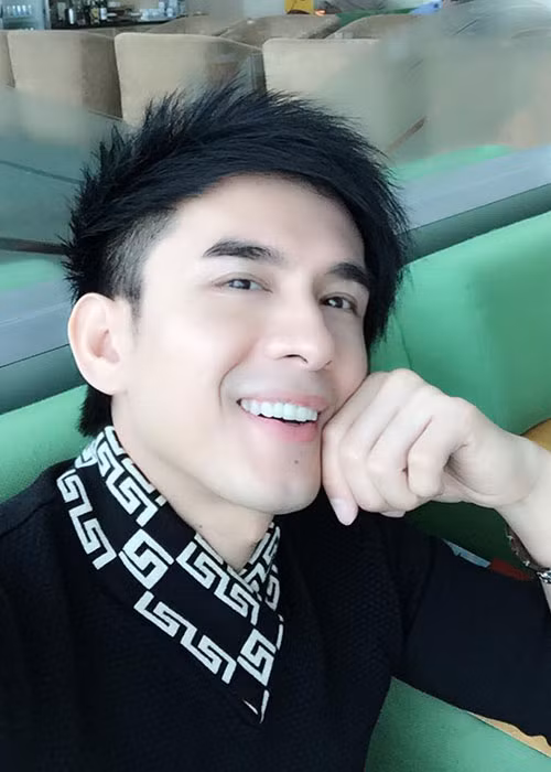 “Bên họ cũng làm việc uy tín, thanh toán tiền bạc đầy đủ cho nghệ sĩ nên chúng tôi không phân vân gì. Còn việc họ có hoạt động sai phạm thì tôi không nắm hết được”, đại diện ca sĩ Đan Trường chia sẻ.