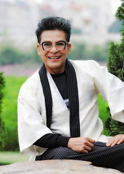 Đại diện của MC Thanh Bạch lại khẳng định họ biết được một số thông tin tiêu cực về dự án của Alibaba nên làm hợp đồng rất chặt chẽ. Theo đó, MC Thanh Bạch chỉ giới thiệu đại biểu, ca sĩ, nhóm múa, chứ không có bất kì lời giới thiệu nào về công ty.