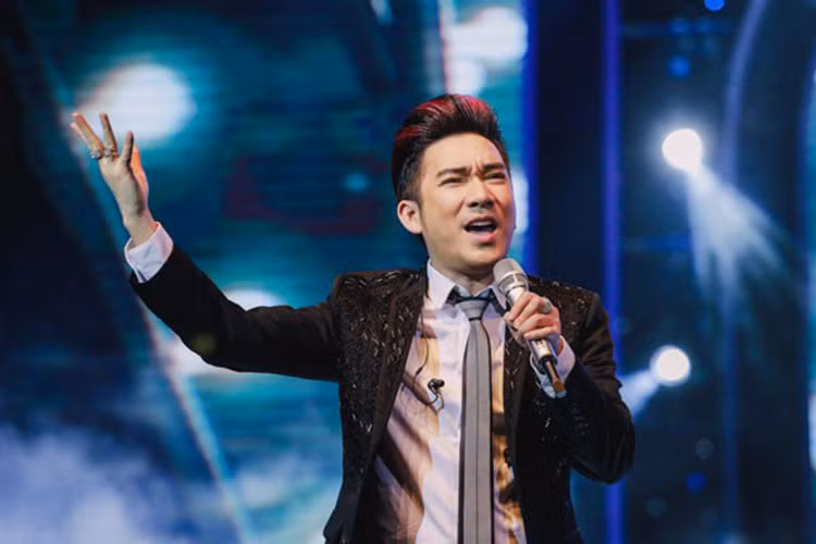 Cung Văn hóa hữu nghị Việt Xô vừa cháy lớn nên Quang Hà hủy show. Theo kế hoạch ban đầu, liveshow của Quang Hà sẽ diễn ra vào tối 28 và 29/9. Chia sẻ trên Zing, đại diện Quang Hà cho biết, bản thân Quang Hà đã khóc khi nghe tin xấu. Ảnh: Tổ quốc
