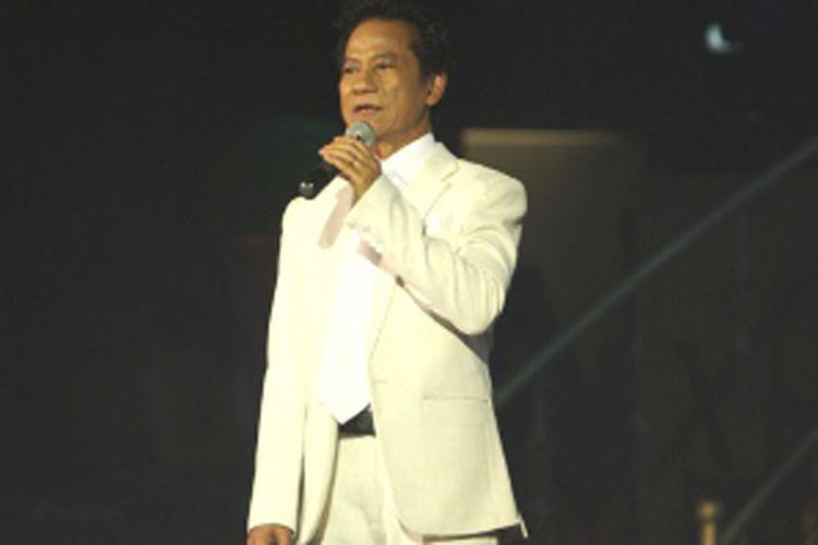 Năm 2011, show diễn của Chế Linh tại TP HCM từng bị hủy vào phút chót vì nhiều lý do bất khả kháng và ban tổ chức phải treo bảng hoàn trả tiền vé đã bán. Ảnh: Thethaovanhoa