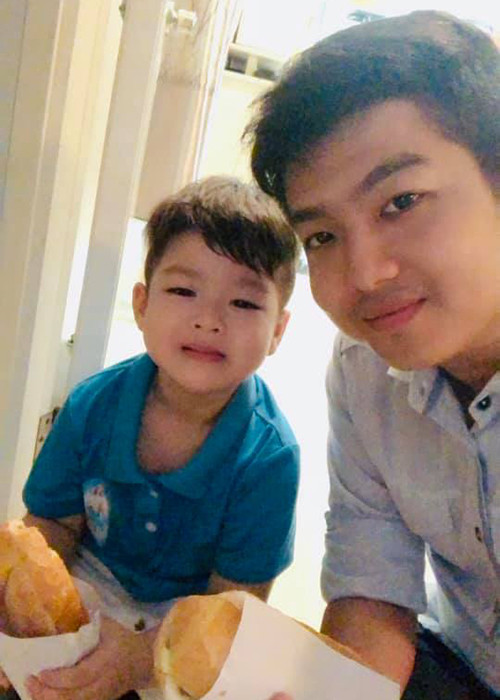 Chồng cũ của Nhật Kim Anh dường như quyết gà trống nuôi con, không tái hôn.