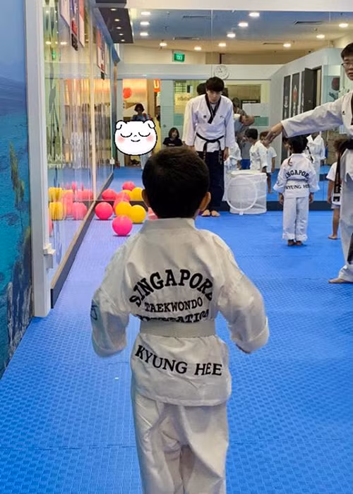 Quý tử nhà Thu Minh hơn 4 tuổi và đã cao lớn, phổng phao.