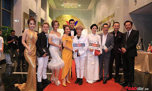 Khan gia tiec khi Thu Quynh trang tay tai VTV Awards 2019-Hinh-3