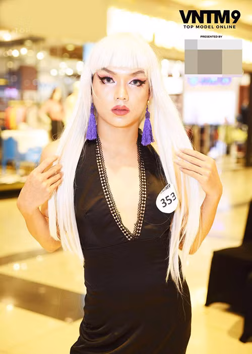 Giành vé vào nhà chung Vietnam's Next Top Model 2019, Phạm Văn Thoại cũng không ít lần giả gái. Ảnh: Tiền Phong