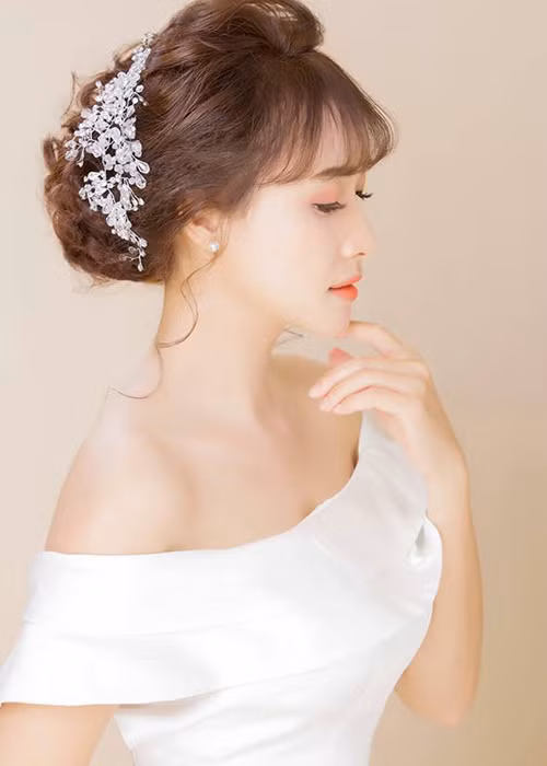 Nữ diễn viên phim "Tiếng sét trong mưa" lựa chọn phong cách nữ tính sau khi lập gia đình.