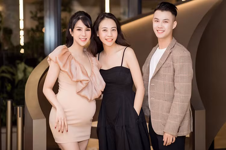 Bạn bè khen ngợi sau khi lấy chồng, Đàm Thu Trang đẹp mặn mà, quyến rũ hơn thời độc thân.