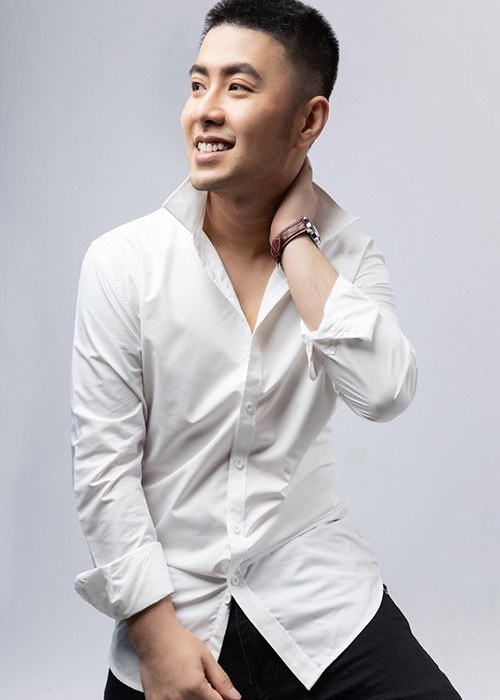 Tháng 6/2019, giọng ca "Mùa đông không lạnh" chi 300 triệu phẫu thuật thẩm mỹ như hút mỡ, cằm, cánh tay và sửa lại mí mắt.