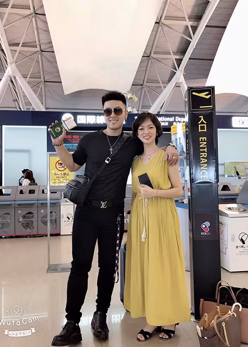 Hình ảnh nam ca sĩ trong chuyến công tác ở Nhật Bản mới đây.