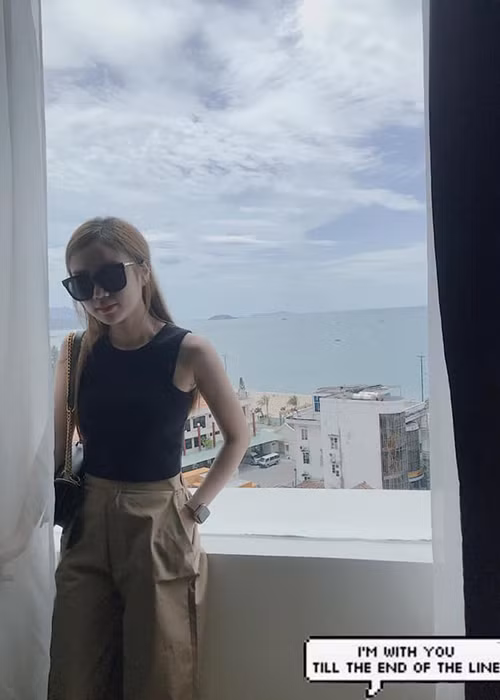 Là bà mẹ bỉm sữa hai con nhưng Cindy Lư vẫn trẻ trung, sở hữu vóc dáng thon gọn.