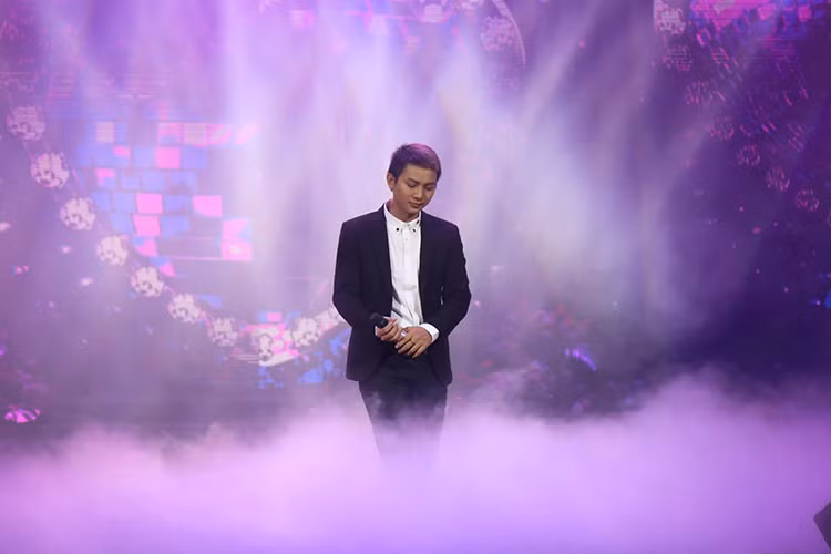 Cách đây vài ngày, nam ca sĩ ra Hà Nội tham gia biểu diễn trong liveshow của Lệ Quyên.