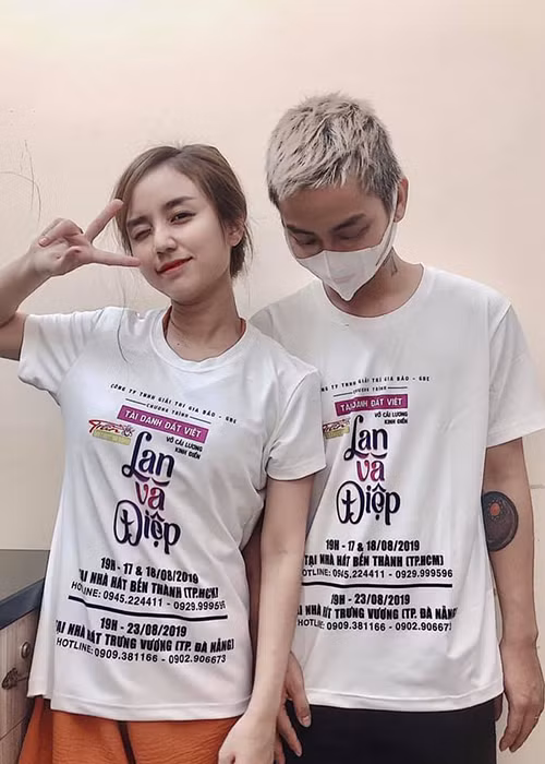 Cindy Lư hộ tống Hoài Lâm đi hát, diễn kịch. Ngoài ra, cô còn chia sẻ thông tin về các show diễn của chồng trên trang cá nhân để ủng hộ.