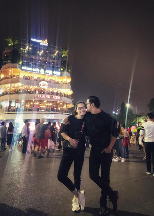 Lễ ăn hỏi của cặp đôi diễn ra vào tháng 7/2016. Đến tháng 12/2017, Ngọc Lan sinh con trai đầu lòng.