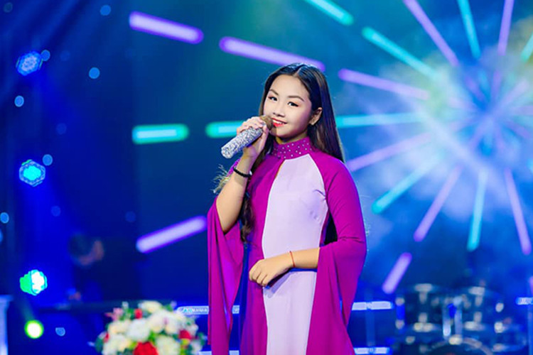 Khánh An sinh năm 2006 tại Hà Nội. Em từng tham gia Người hùng tí hon, lọt top 10 Thần tượng Tương lai mùa đầu tiên.