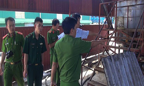 Bat hai giam doc doanh nghiep lien quan vu ban dau DO gia