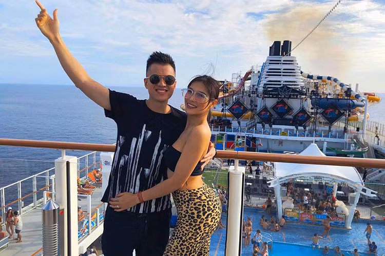 Năm 2018, Lưu Đê Ly liên tục khoe ảnh vòng ba căng đầy nhưng bị cư dân mạng bóc mẽ photoshop quá đà. Ảnh: Khám phá