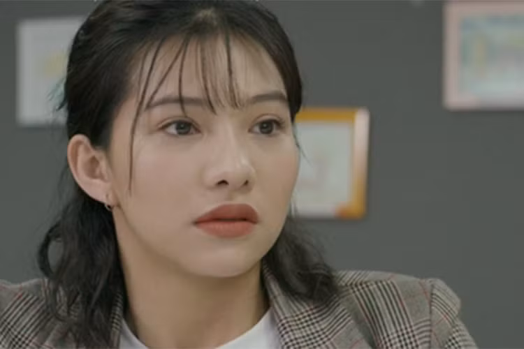 Khả năng diễn xuất của Lưu Đê Ly cũng gây ồn ào. Khi đóng “Chạy trốn thanh xuân”, cô bị nhiều khán giả chê thoại kém và cưa sừng làm nghé. Ảnh: VTV