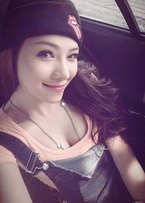 Theo Zing, giữa ồn ào thác loạn ở bar, hot girl Hà thành thẳng thắn chia sẻ ghét hình ảnh tỏ ra ngoan hiền, vì không ai ngoan hiền 100%.