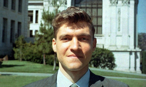 Tu than dong toan hoc Harvard den ke danh bom hang loat