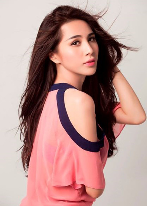 “Tôi bị… choáng trước người đàn ông như vậy! Có thể do anh ấy lớn tuổi, trải nghiệm nhiều nên rất hiểu tôi", Thủy Tiên nói.