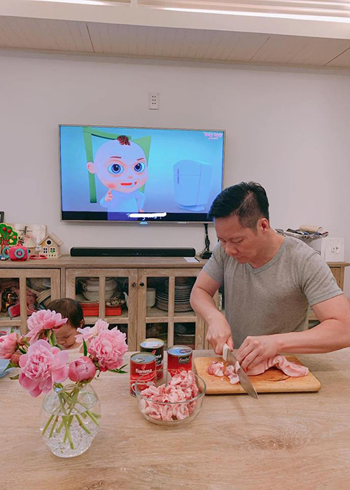 Đại gia Đức An khiến công chúng trầm trồ vì khả năng nấu nướng.