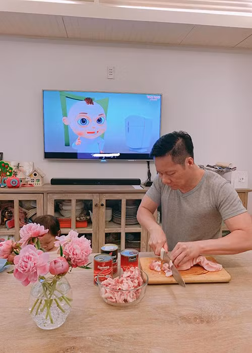 Đại gia Đức An khiến công chúng trầm trồ vì khả năng nấu nướng.