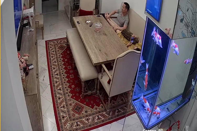 Doanh nhân Đức An hết mực cưng chiều Phan Như Thảo. Anh thường xuyên tặng vợ những món quà xa xỉ, ân cần chăm sóc mỗi khi cô mệt.