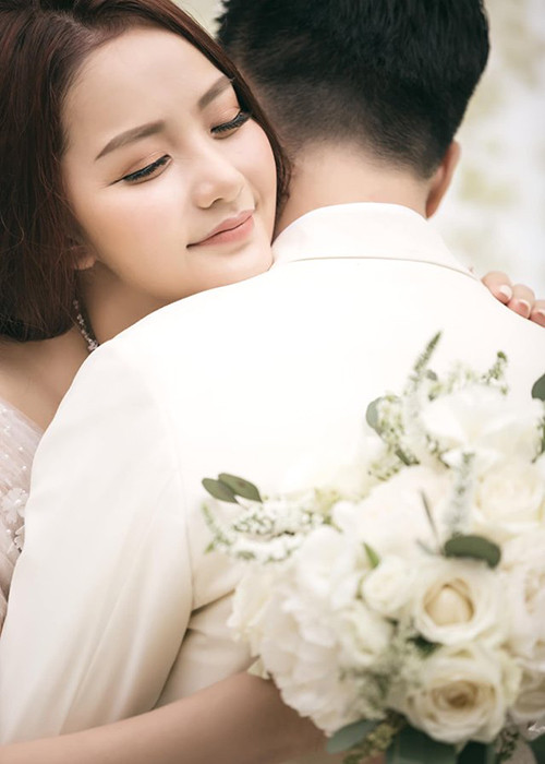 Kỷ niệm 4 năm về chung một nhà, Phan Như Thảo và chồng chụp ảnh cưới tại Sapa.