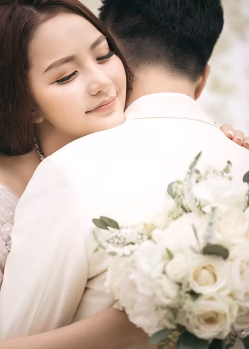 Kỷ niệm 4 năm về chung một nhà, Phan Như Thảo và chồng chụp ảnh cưới tại Sapa.