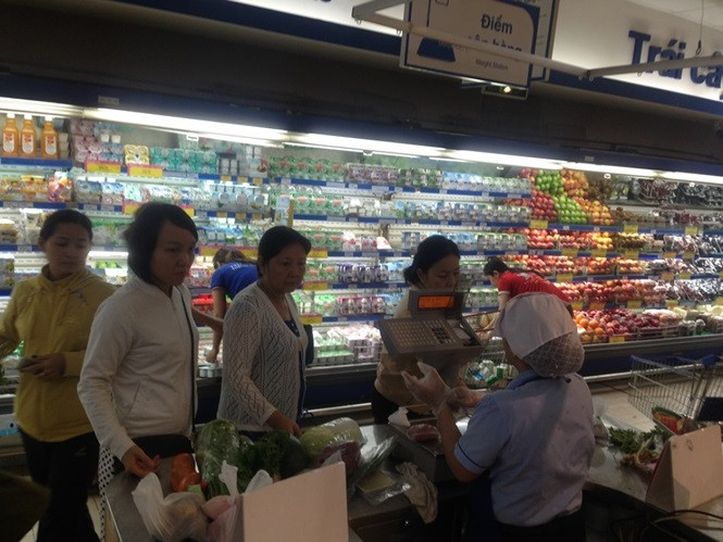 Khách hàng có nhu cầu chọn mua thực phẩm dịp này tăng cao.