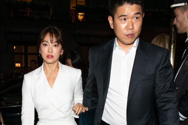 Vợ cũ của Song Joong Ki được khen ngợi về thần thái nhưng nhan sắc lộ dấu hiệu lão hóa. Ảnh: Sina