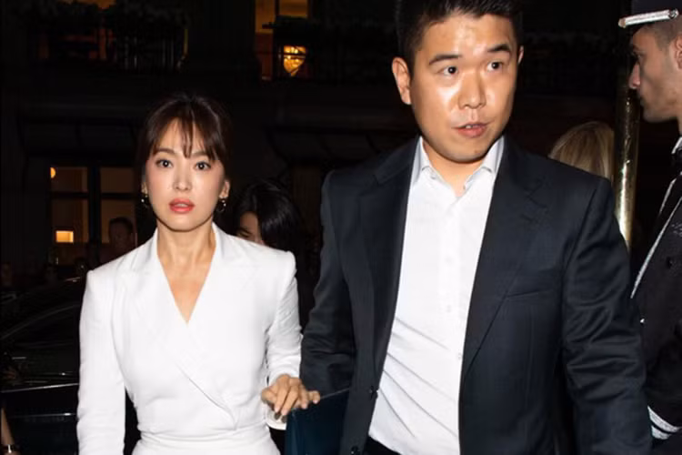 Vợ cũ của Song Joong Ki được khen ngợi về thần thái nhưng nhan sắc lộ dấu hiệu lão hóa. Ảnh: Sina