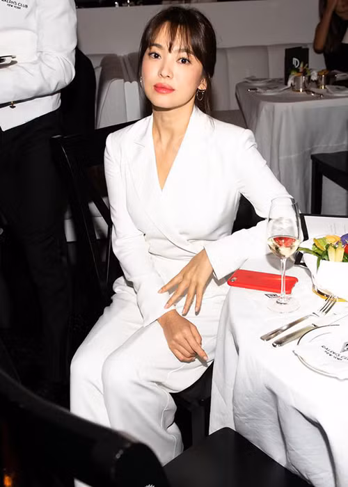 Hau scandal ly hon, Song Hye Kyo lo ro nep nhan, mo thua