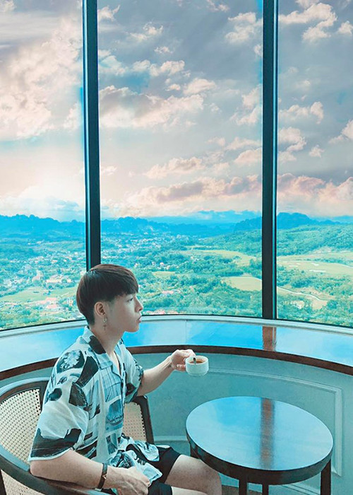 Với thu nhập khủng, Đức Phúc tận hưởng cuộc sống sang chảnh.