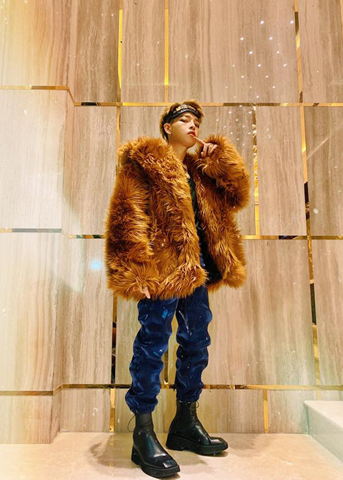 Đức Phúc kiếm bộn tiền nhờ đắt show ca hát cũng như quảng cáo.