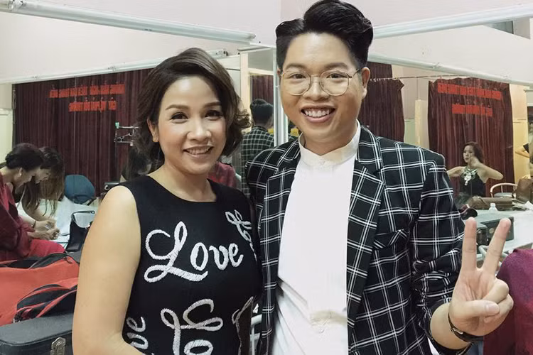 Đức Phúc có giọng hát đầy nội lực nhưng lại không có lợi thế về ngoại hình. Vì thế, sau khi rời gameshow, anh gần như chìm nghỉm.