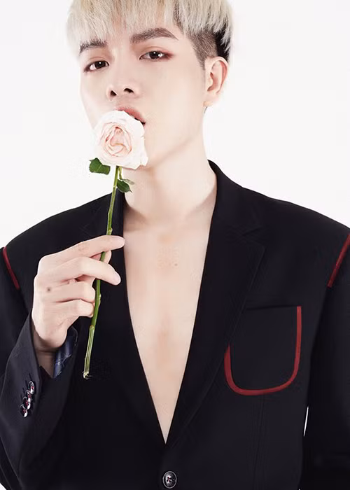 Sau ca dao kéo thành công cùng nỗ lực giảm cân, Đức Phúc "lột xác" thành hot boy.