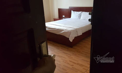 Con gai giat minh khi thay mat bo duong trong dam cuoi cua me