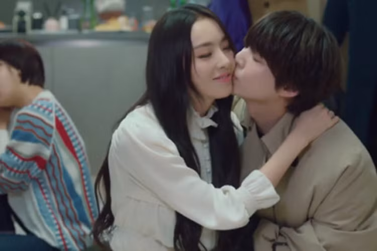 Goo Hye Sun từng công khai ủng hộ bộ phim của Ahn Jae Hyun và Lee Da Hee.