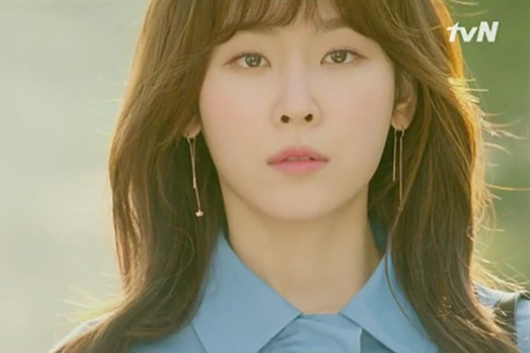 Giống Lee Da Hee, Seo Hyun Jin cũng đóng chung phim với Ahn Jae Hyun trong bộ phim “The beauty inside”.