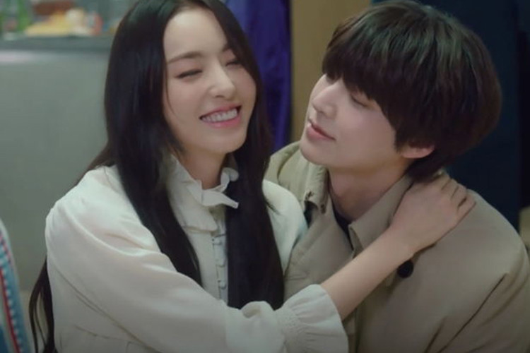 Lee Da Hee đóng cặp với Ahn Jae Hyun trong bộ phim “The beauty inside” lên sóng năm 2018.