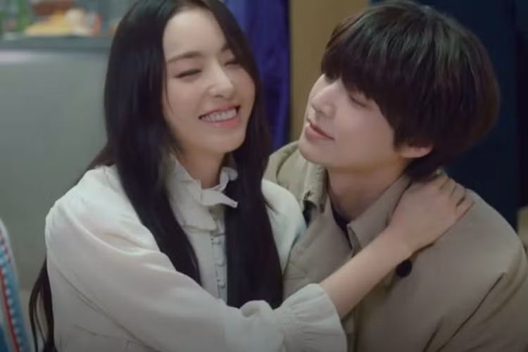 Lee Da Hee đóng cặp với Ahn Jae Hyun trong bộ phim “The beauty inside” lên sóng năm 2018.