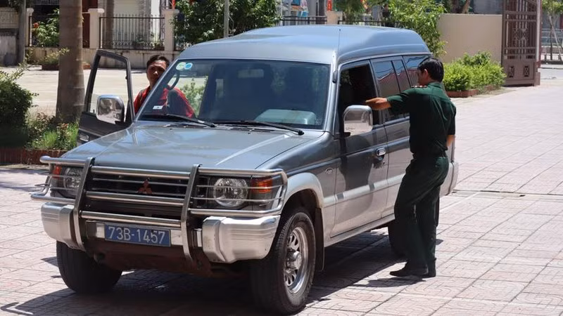 Chiều 7-9, ô tô của Bộ đội biên phòng tỉnh Quảng Bình chở ba ngư dân may mắn được cứu sống đưa về đến quê nhà ở Nghệ An gồm: Ngư dân Trần Văn Cường (16 tuổi), Ngô Sỹ Xô (19 tuổi), Lê Văn Chiến (18 tuổi).