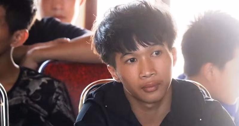 Ngư dân Ngô Sỹ Xô (19 tuổi) cho biết: "Giây phút bơi trên biển, tôi nghĩ về gia đình nhiều nhất".